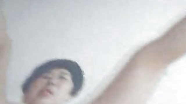 阴茎刺耳的妻子在自慰亚